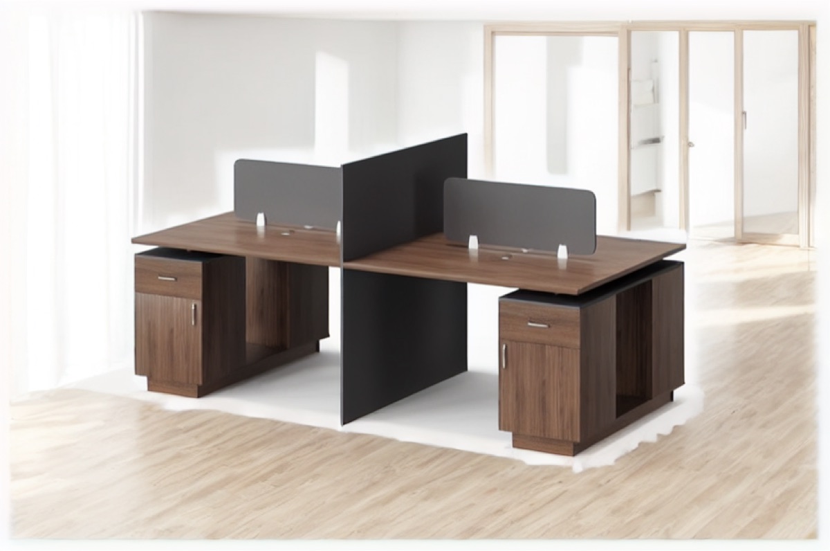Workstation 4 Orang — situasi kantor