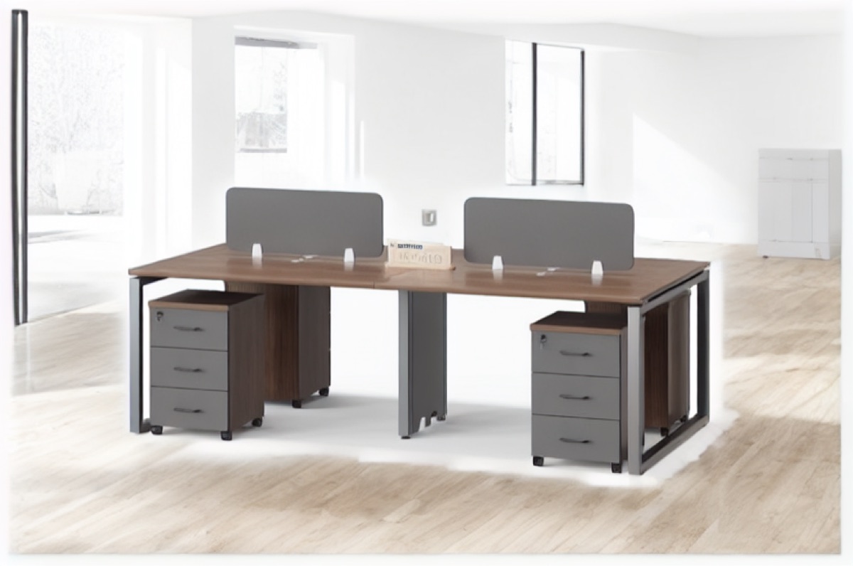 Workstation 4 Orang — situasi kantor