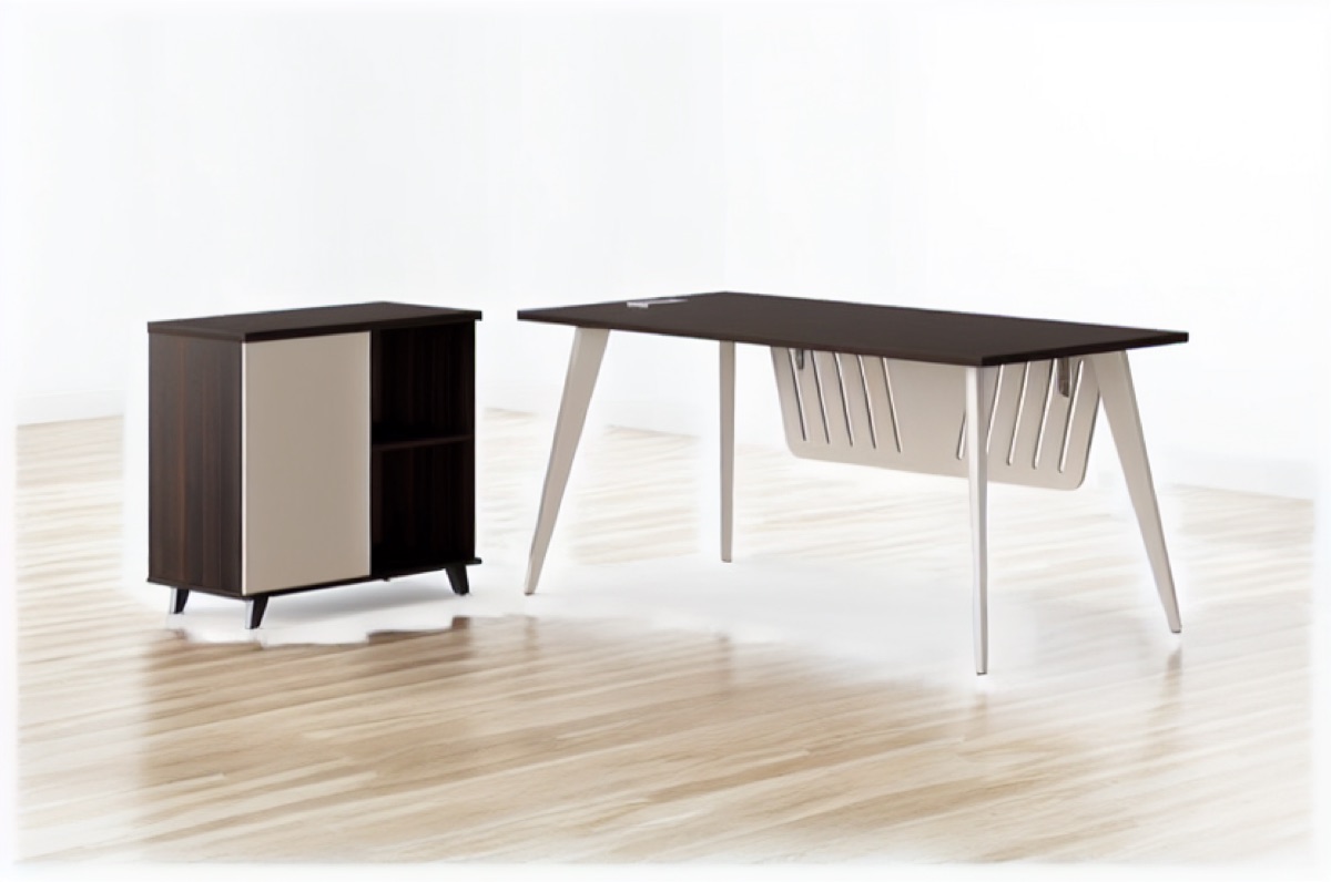 1600 mm Office Manager Desk — office scene