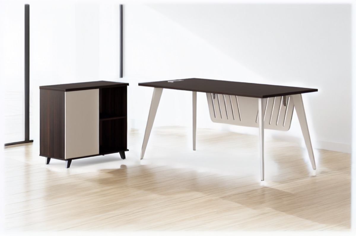 1600 mm Office Manager Desk — office scene