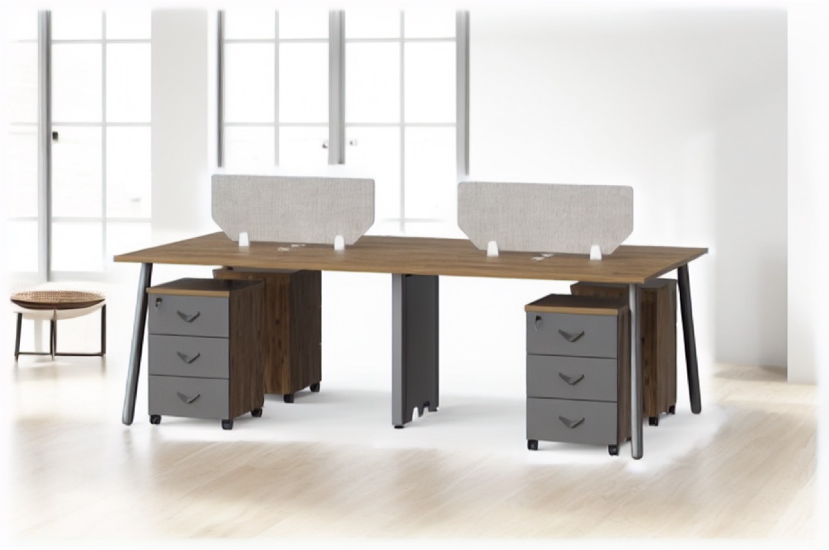 Workstation Bench 2 Orang & Layar Privasi — situasi kantor
