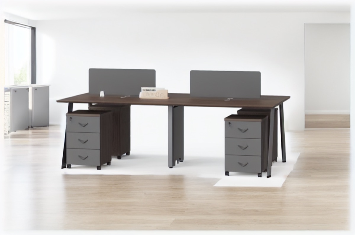 Workstation Bench 4 Stasiun + Partisi — situasi kantor