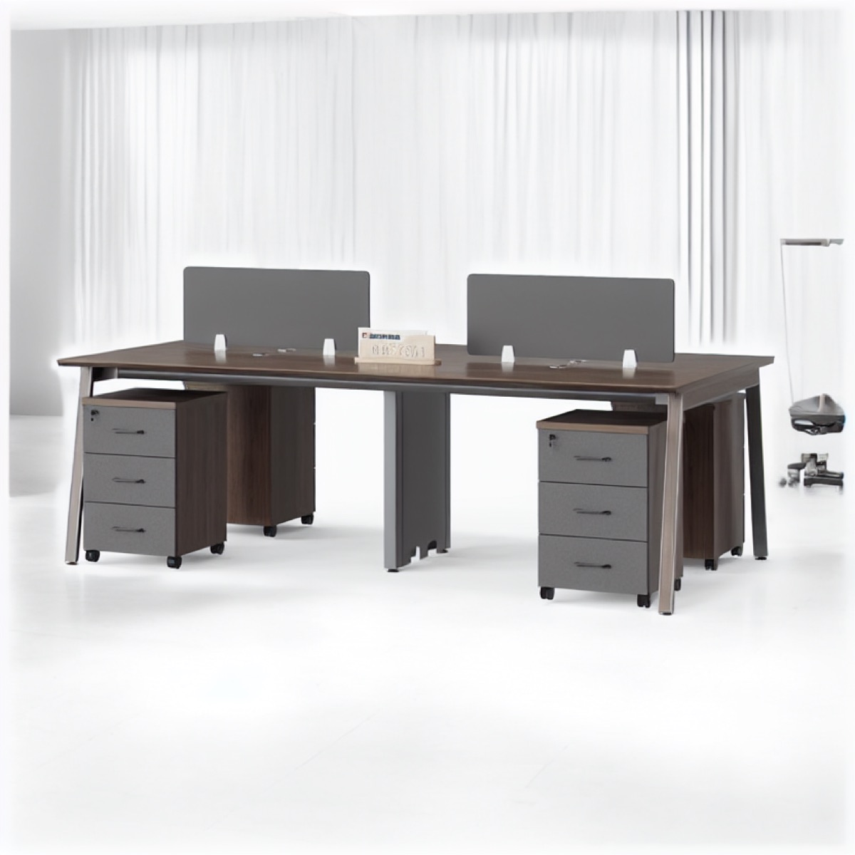 Workstation 4 Orang — situasi kantor