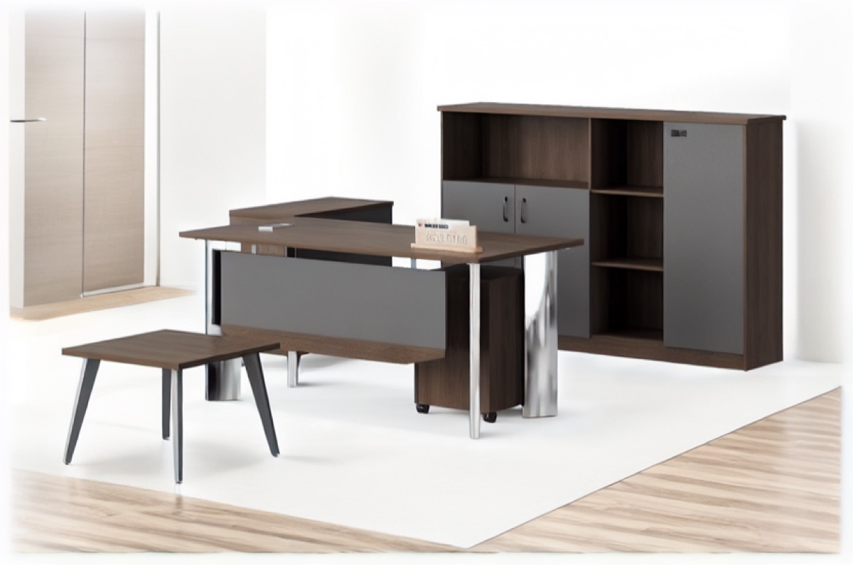 Meja Eksekutif + Side Cabinet — situasi kantor